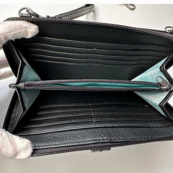 The Sak Black Leather Cell Phone Zip Around Wallet Crossbody Wristlet Clutch - Picture 4 of 12